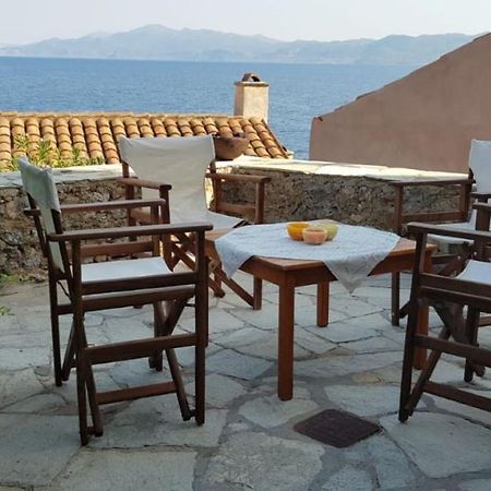 Athina Guesthouse 모넴바시아 외부 사진