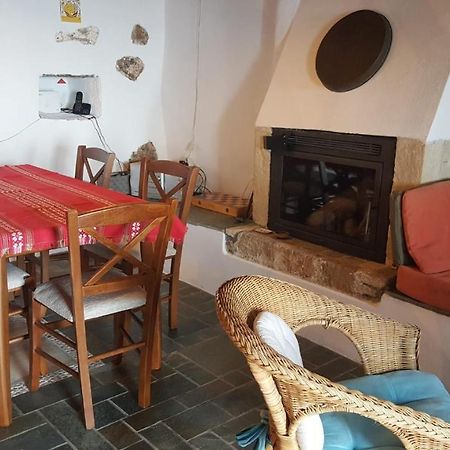 Athina Guesthouse 모넴바시아 외부 사진