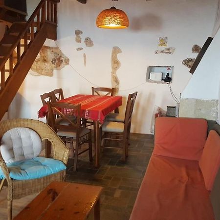 Athina Guesthouse 모넴바시아 외부 사진