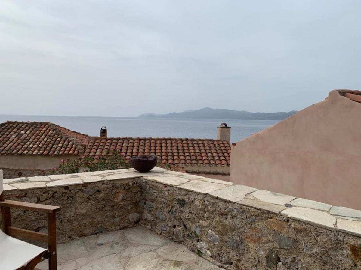 Athina Guesthouse 모넴바시아 외부 사진