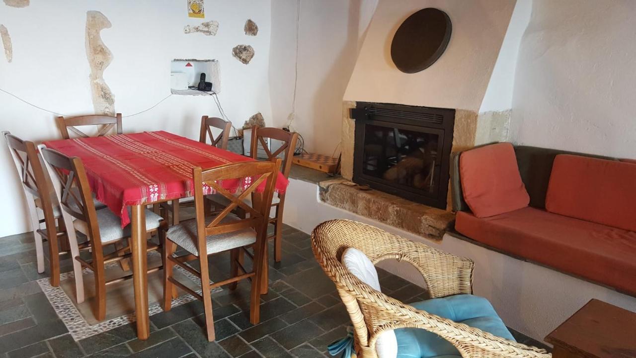 Athina Guesthouse 모넴바시아 외부 사진