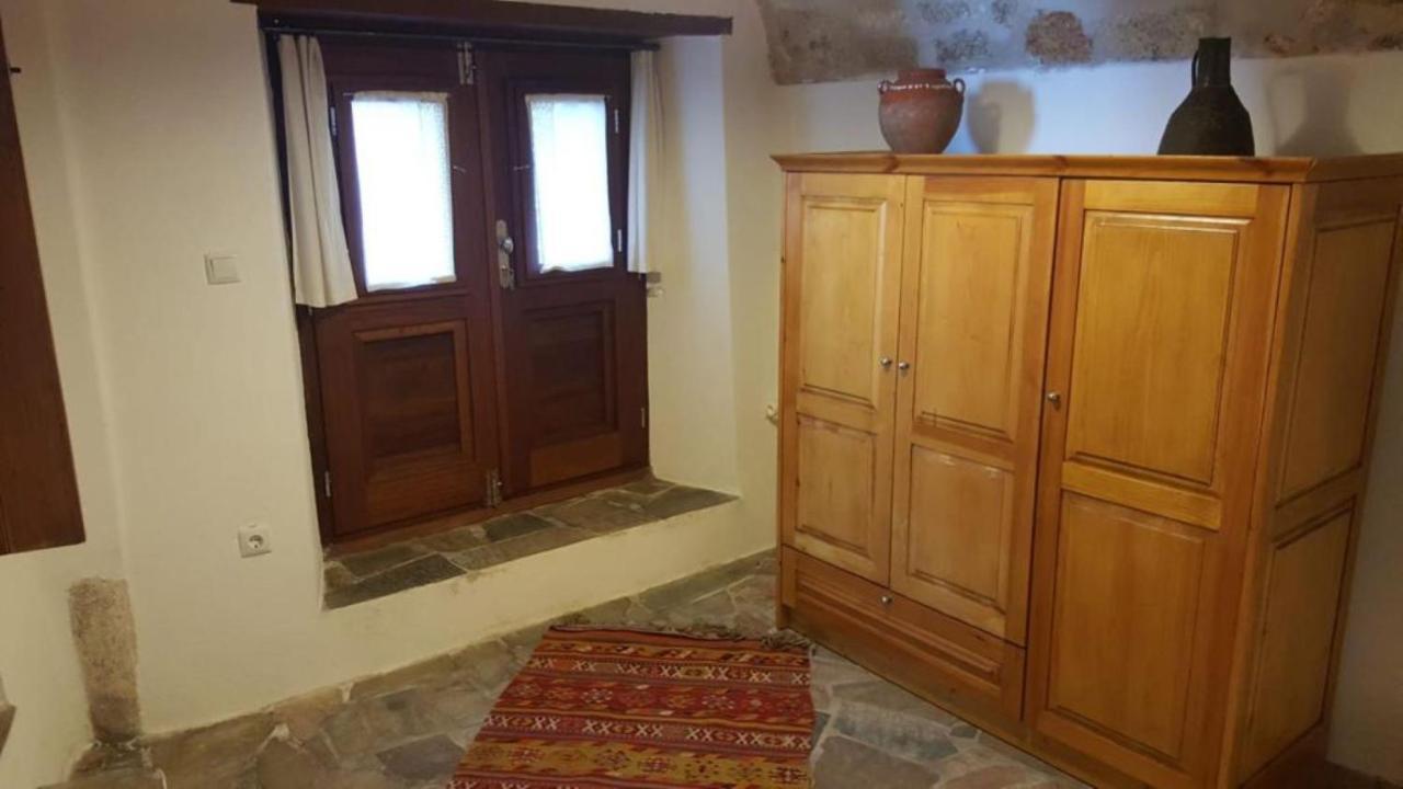 Athina Guesthouse 모넴바시아 외부 사진