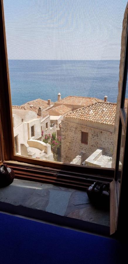 Athina Guesthouse 모넴바시아 외부 사진