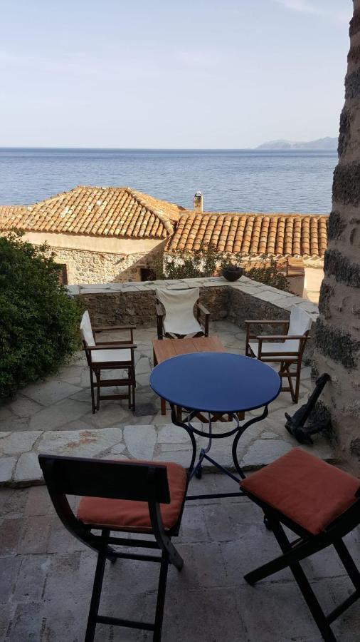 Athina Guesthouse 모넴바시아 외부 사진