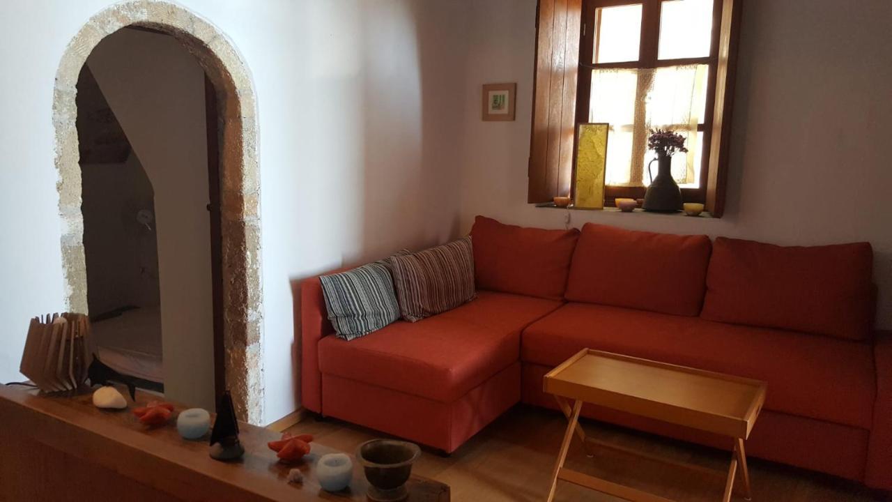 Athina Guesthouse 모넴바시아 외부 사진