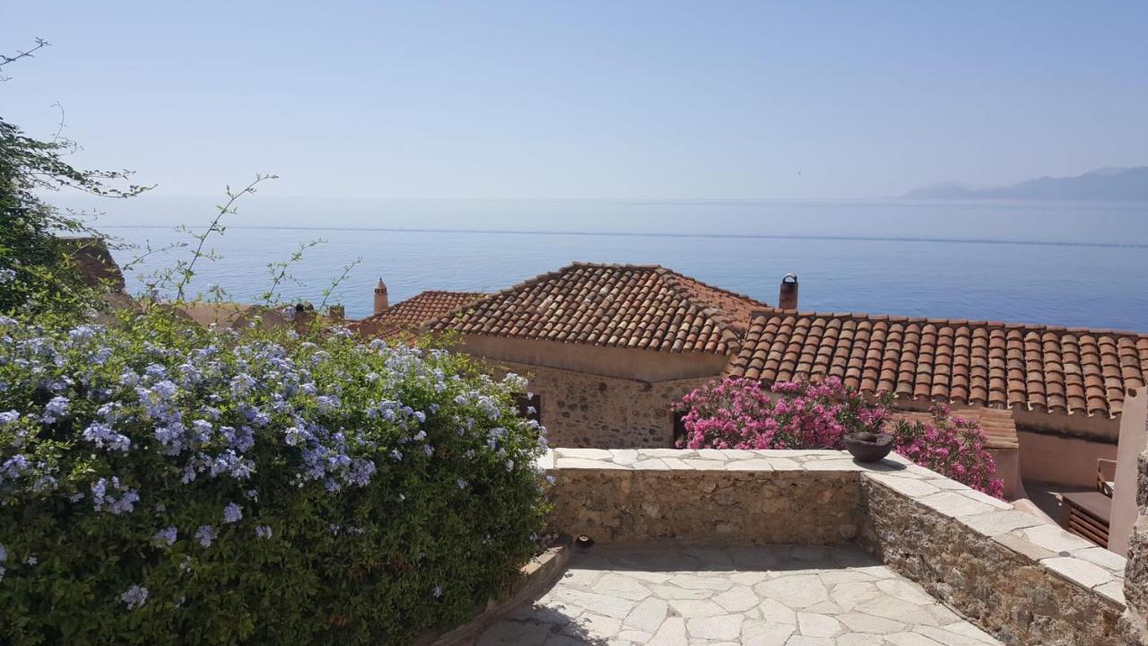 Athina Guesthouse 모넴바시아 외부 사진